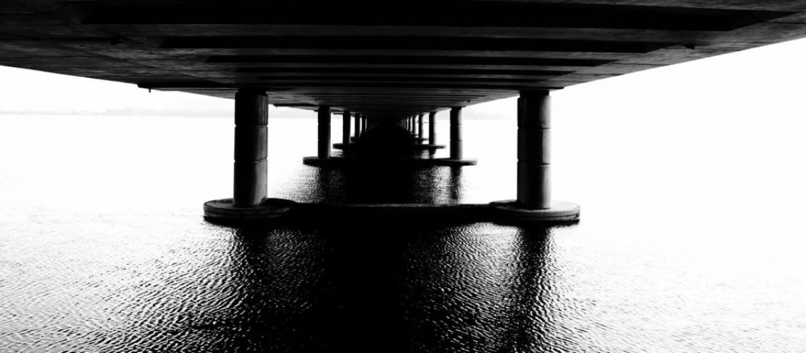 monochrome-865312_1920